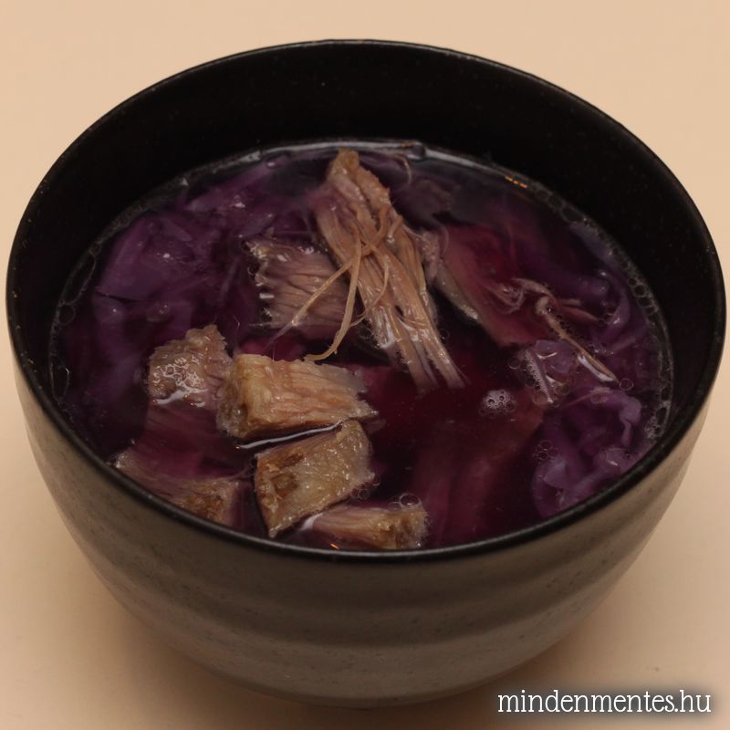 Fűszeres lila káposztás leves
