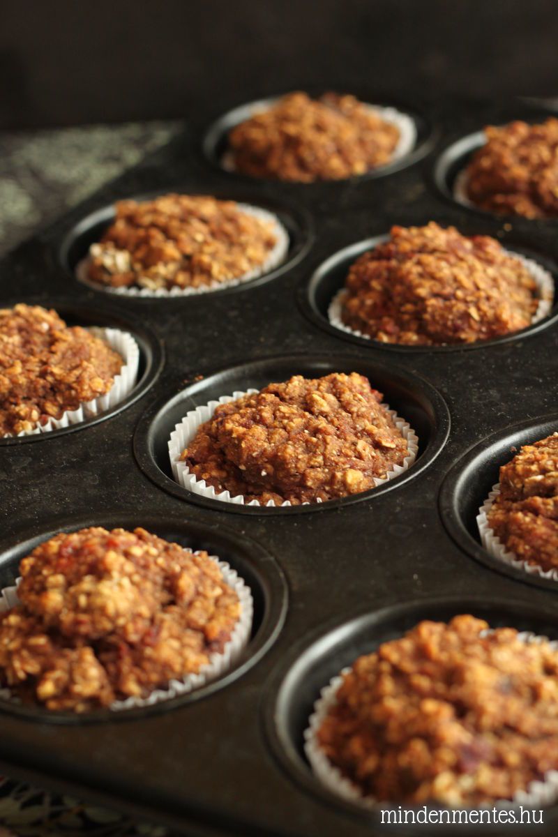 Reggeli zabmuffinok fűszeres borban sült szilvával