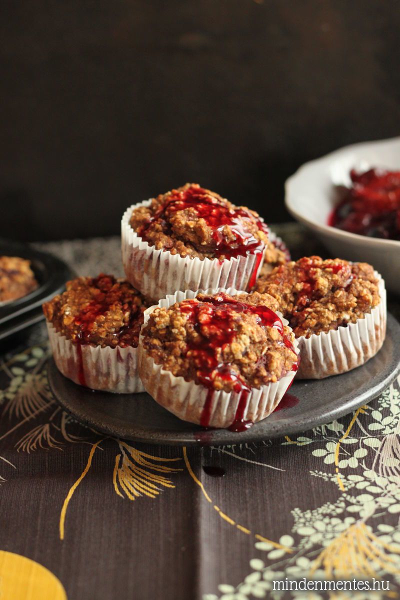 Reggeli zabmuffinok fűszeres borban sült szilvával