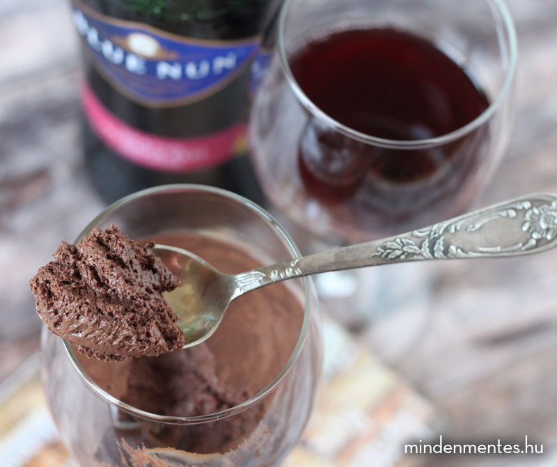 Vörösboros étcsokoládé mousse (cukormentes, tejmentes, tojásmentes, vegán) |mindenmentes.hu