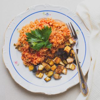 Paradicsomos quinoa pirított padlizsánnal és tofuval (gluténmentes, vegán, IR-barát) |mindenmentes.hu